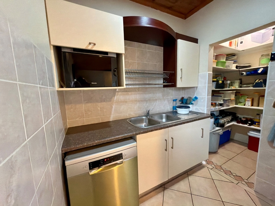 4 Bedroom Property for Sale in Loerie Park Western Cape